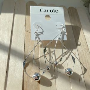 NWT silver layered earrings with ball